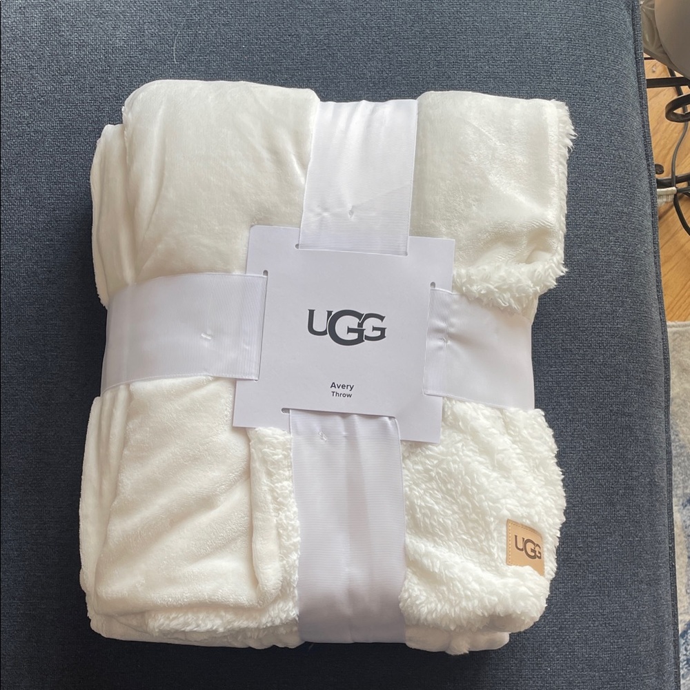 UGG Avery Plush Throw Blanket - Cream